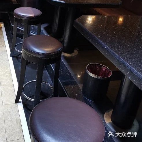 上海嘉定区四周夜总会雇用现场DJ,下班须要饮酒吗？