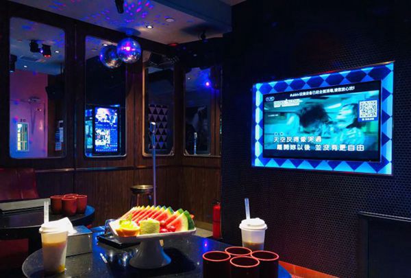 杭州新开的酒吧ktv招聘包厢服务员,(夜场的工作怎么找？)