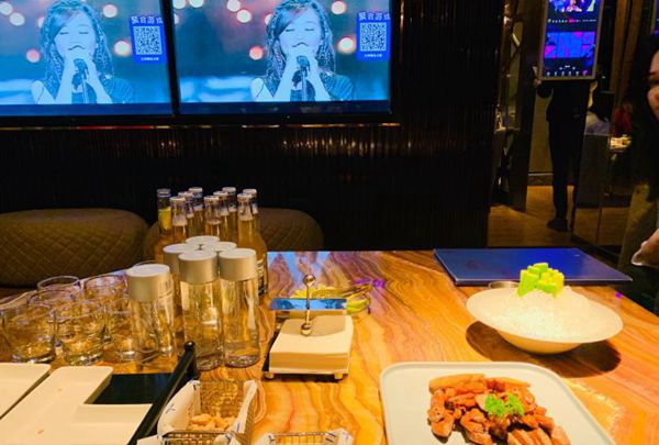上海新开的酒吧ktv招聘大客户管家,(夜场女孩怎么赚钱？)