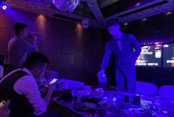 上海哪里酒吧招聘大客户管家,(夜场上班辞职容易吗？)