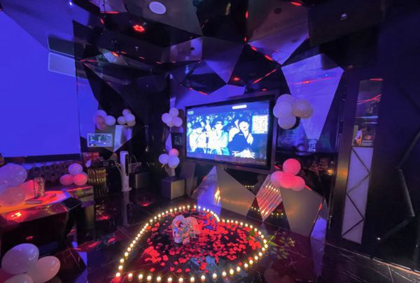 上海收入高的酒吧招聘包厢服务员,90后上可以做夜场招聘?
