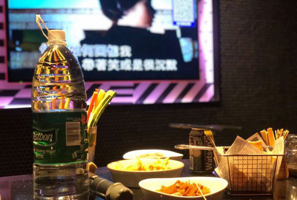 上海哪里夜总会招聘酒水促销,(夜场上班的是干什么工作？)