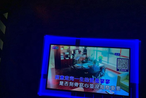 上海新开的酒吧ktv招聘包厢点歌服务生,(女孩做夜场好不好干？)