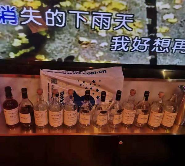 上海新开的夜场招聘气氛组,(ktv服务员到底好不好？)
