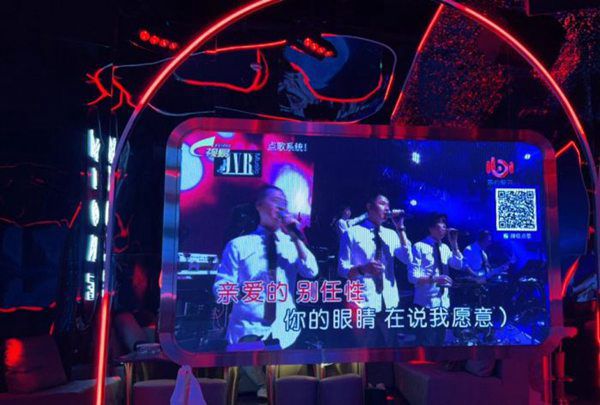 杭州可以兼职的酒吧招聘包厢管家,25岁以上可以做夜场招聘?
