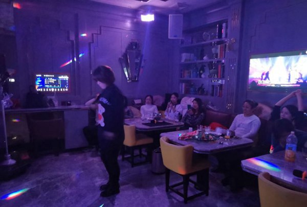 上海收入高的酒吧招聘酒水促销员,夜场上班适合穿黑色衣服吗？
