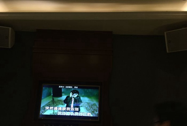 上海欢歌天天量贩式KTV(高东店)招聘包厢服务员,(安排食宿酒店)