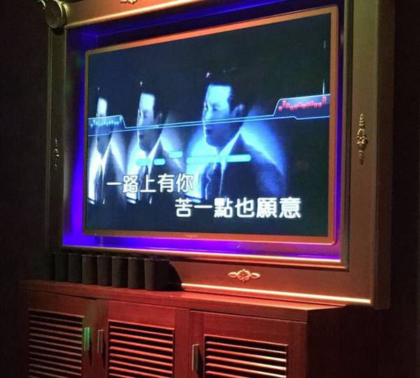 上海哪里夜总会招聘包厢点歌服务生,(夜场如何陪好客人？)