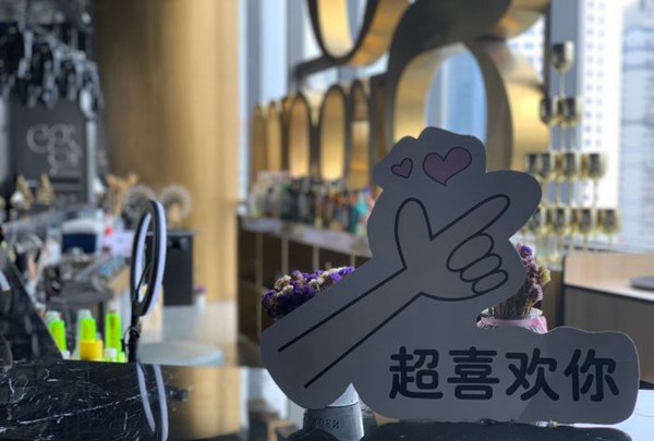 上海浦东新区洋泾街道附近酒吧招聘女服务生,(不需要ID卡)
