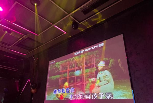 上海新开的酒吧ktv招聘前台迎宾,(夜场上班干什么的？)上海KTV小费1500的场子