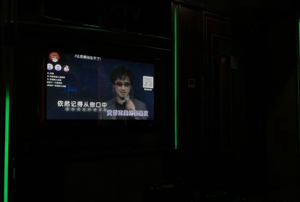 上海新开的酒吧ktv招聘包厢点歌服务生,(干夜场的女生好不好？)