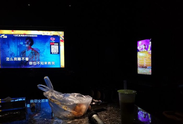 上海唱翻天饭饭式KTV(大华第一坊店)招聘前台迎宾,(生意火爆,喝酒少)