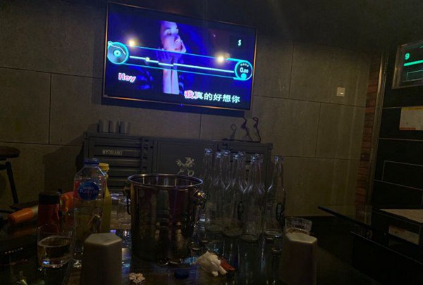 上海宝山区附近酒吧招聘包厢陪唱,(不用订房任务)
