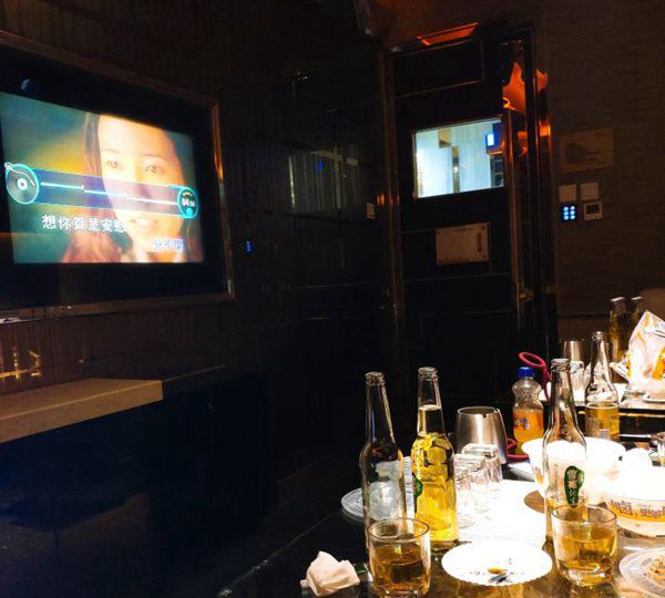 上海新开的酒吧招聘服务生,(夜场里的职位？)
