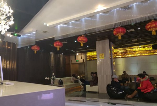上海24K新一代美食量贩KTV(临港店)招聘前台迎宾,(收入高,生意好)