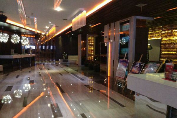 上海知名的酒吧ktv招聘商务迎宾,夜场KTV小费一般是给多少
