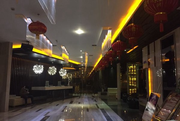 杭州新开的酒吧招聘包厢服务员,(夜场穿衣风格？)