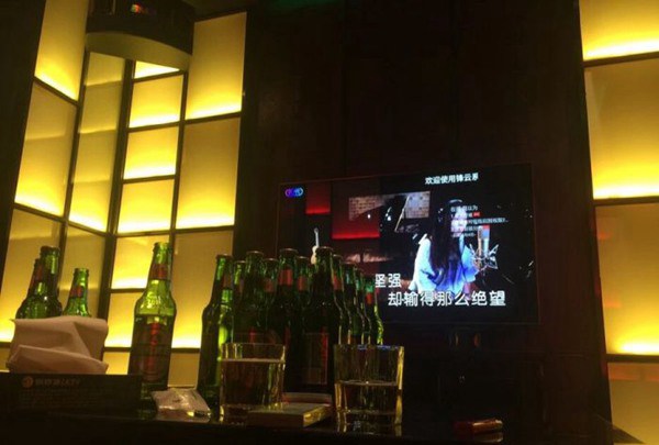 上海新开的酒吧招聘商务经理,(ktv商务服务员好不好做？)上海KTV小费1500的场子