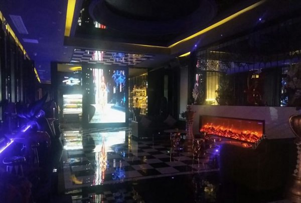 上海新开的酒吧招聘商务迎宾,(夜场女孩怎么赚钱？)