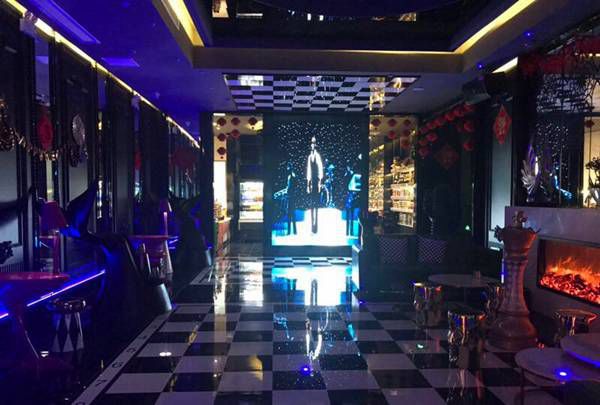 杭州知名的酒吧招聘女服务生,夜场如何吸引客人选你？
