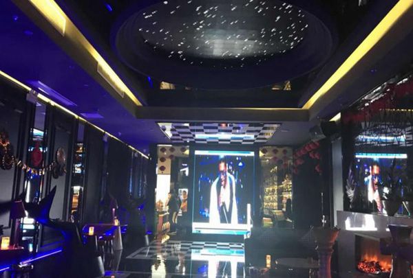 上海新开的酒吧ktv招聘包厢点歌服务生,(夜场上班需要什么证书？)