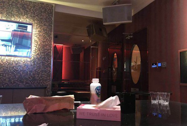 杭州新开的酒吧招聘包厢服务员,做夜场做高端还是中端好