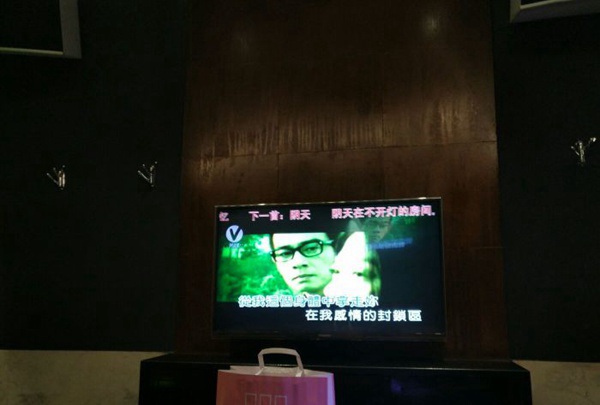 上海奉贤区西渡街道附近酒吧招聘女服务生,(不需要ID卡)
