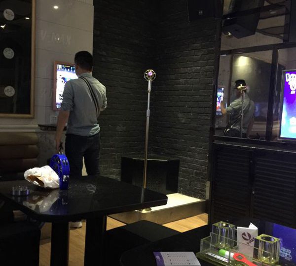 上海虹口区曲阳路街道附近酒吧招聘包厢气氛租,(不抽台费)
