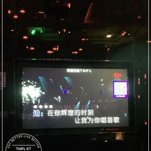上海金山区石化街道附近酒吧招聘女服务生,交五险一金吗？
