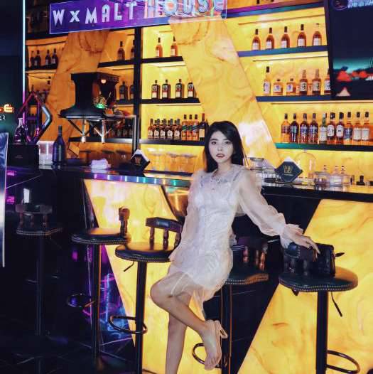 上海宝山区月浦镇附近酒吧招聘女服务员,上班需要喝酒吗？