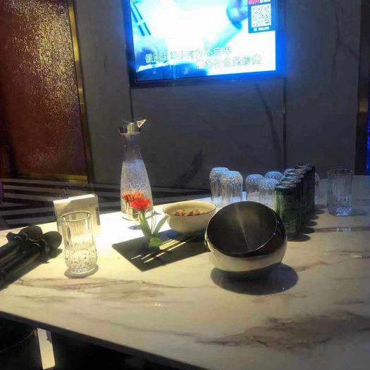 杭州日薪高的酒吧招聘商务迎宾,夜场KTV小费一般是给多少
