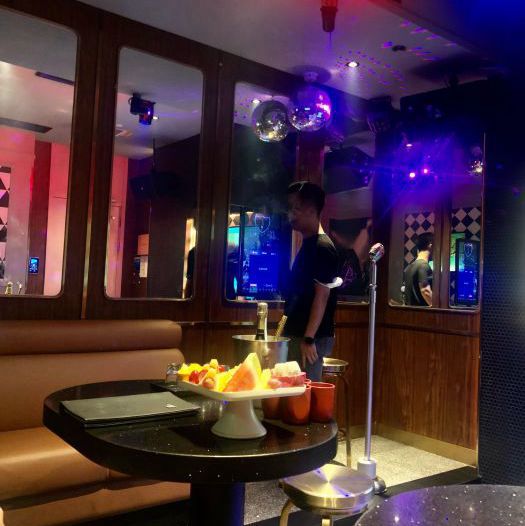 上海浦东新区康桥镇附近酒吧招聘女招待,工作好做吗？
