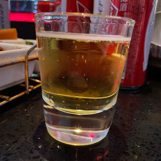 上海中低端酒吧招聘酒水销售员,是上白班还是上夜班
