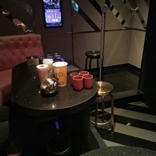 杭州新开的酒吧招聘商务暖场,(可以在本地夜场上班吗？)