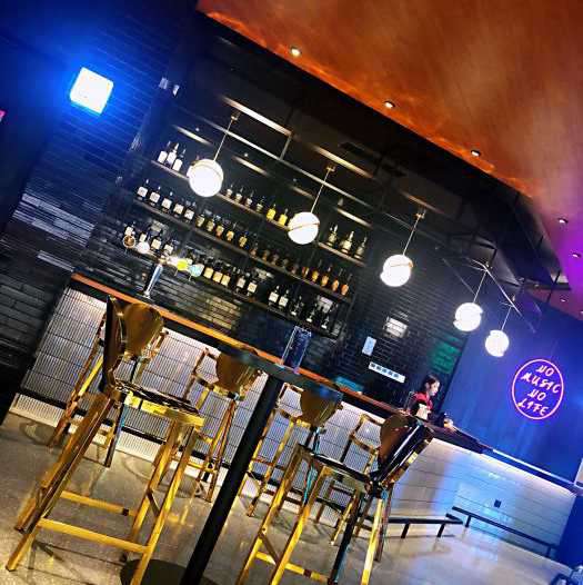 杭州新开的酒吧招聘气氛组,(做夜场怎么拉客人？)
