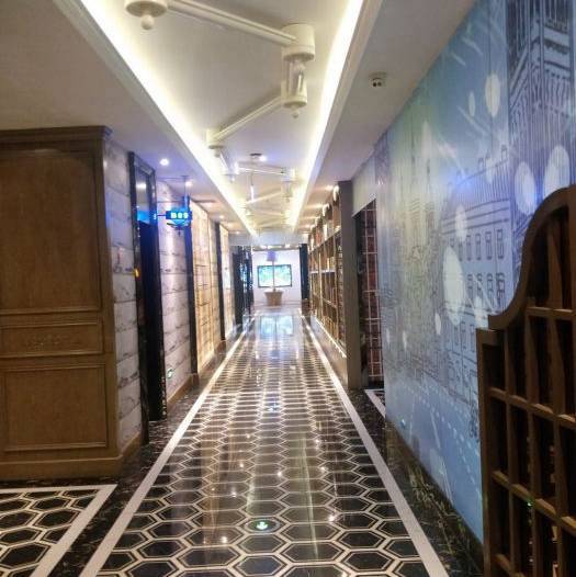 上海哪些酒吧招聘商务佳丽,工作时间和排班制度是怎样的？
