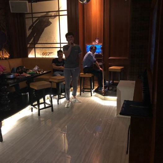 杭州新开的酒吧招聘大客户管家,(夜场上班的是干什么工作？)