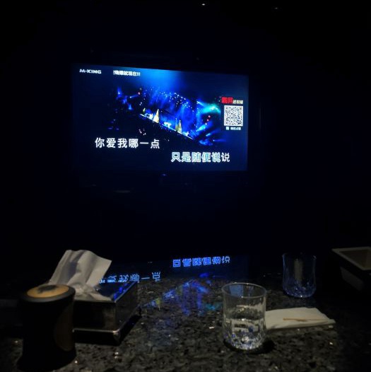 上海收入高的酒吧ktv招聘女服务员,有没有年龄限制?
