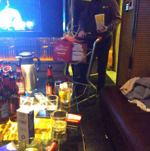 杭州新开的酒吧招聘女服务生,(好上班的不挑人)
