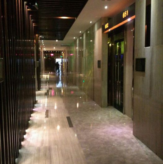 上海知名的酒吧ktv招聘酒水销售员,做夜场做高端还是中端好
