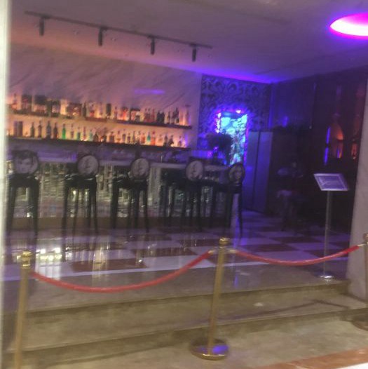 上海静安区石门二路街道附近酒吧招聘包厢管家,上班需要喝酒吗？
