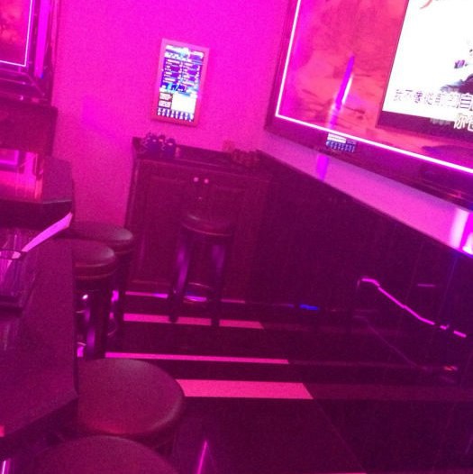 上海金山区酒吧招聘服务工作人员,交五险一金吗