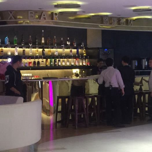 上海哪里酒吧ktv招聘包厢点歌服务生,(做夜场好不好？)